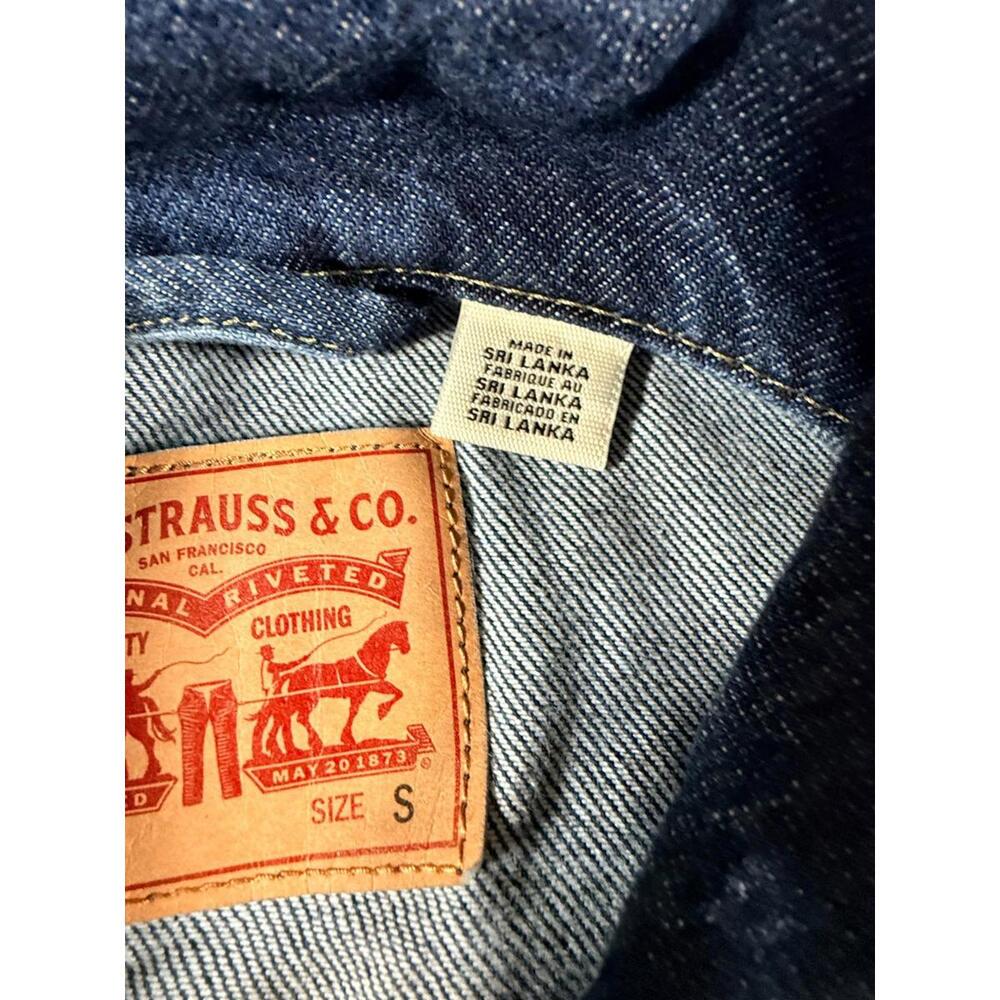 Levi's Women's  Shrunken ' 90s Trucker Jacket Dark Blue Size Small - Picture 4 of 11